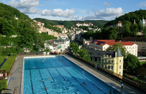 Schwimmen Karlovy Vary: Schwimmbecken und Freibäder